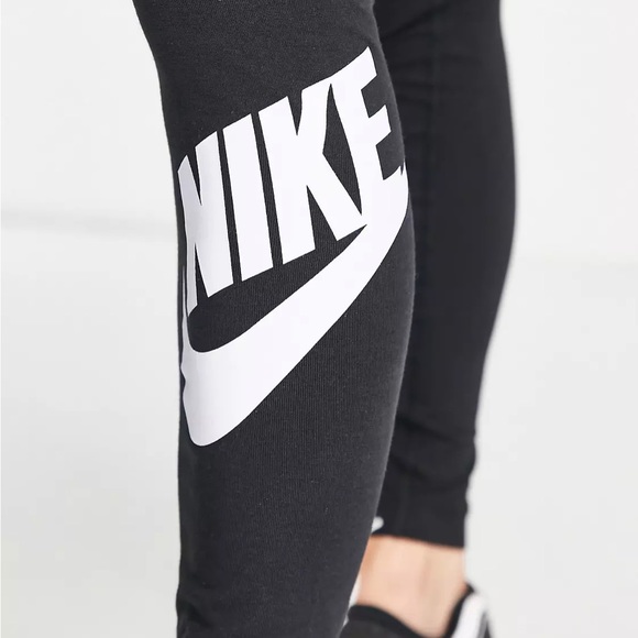 Nike Swoosh Leggings in Black - Picture 2 of 8